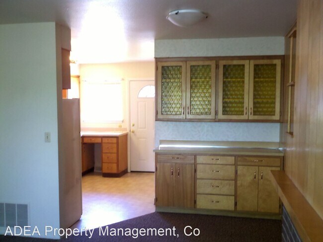 Building Photo - 621-623 Whitaker Dr