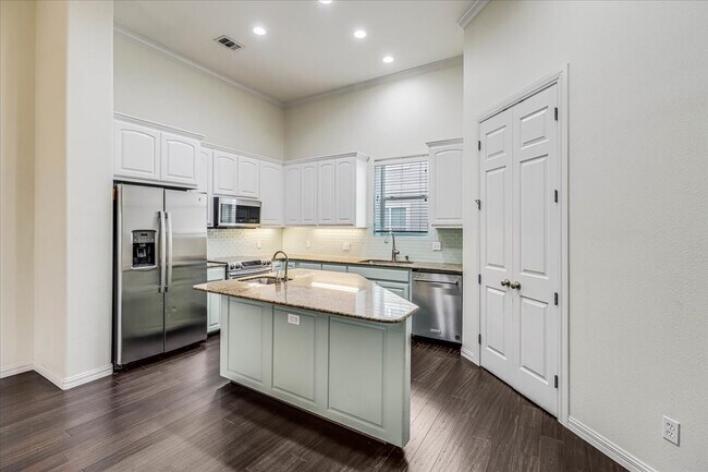 Foto del edificio - 14910 Leeward Dr