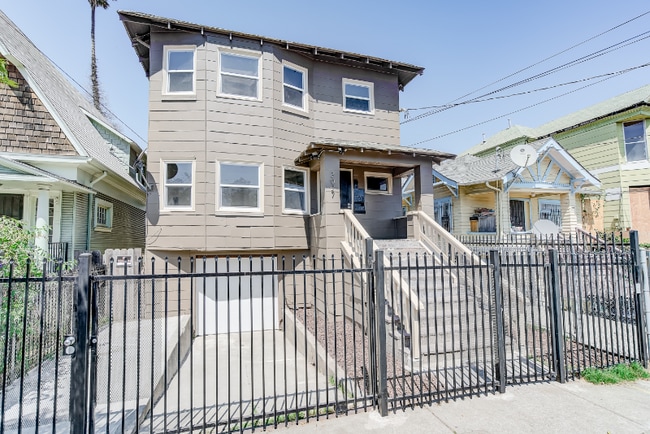 Photo - 3027 Filbert St Apartment