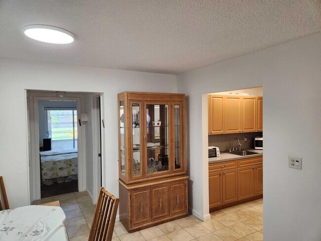 Building Photo - 2 Salisbury a