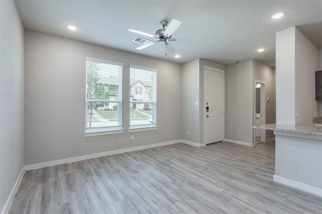 Foto del edificio - 1304 Pebblebrook Dr