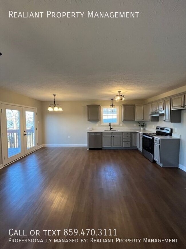 Building Photo - 808 Pinoak Dr