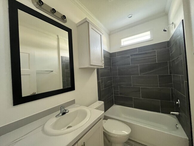 Building Photo - 557 Bimini Cay Cir