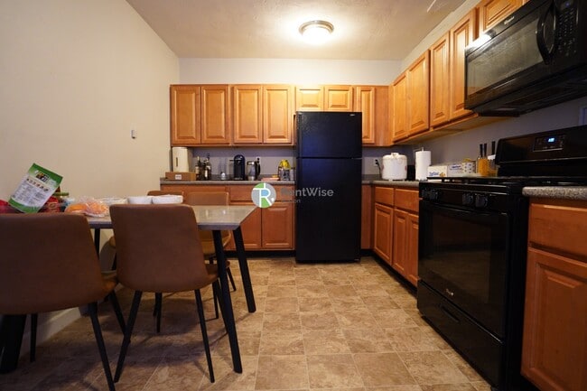 Foto del edificio - 142 Davis Ave