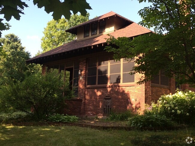 Building Photo - 1003 N 9th St