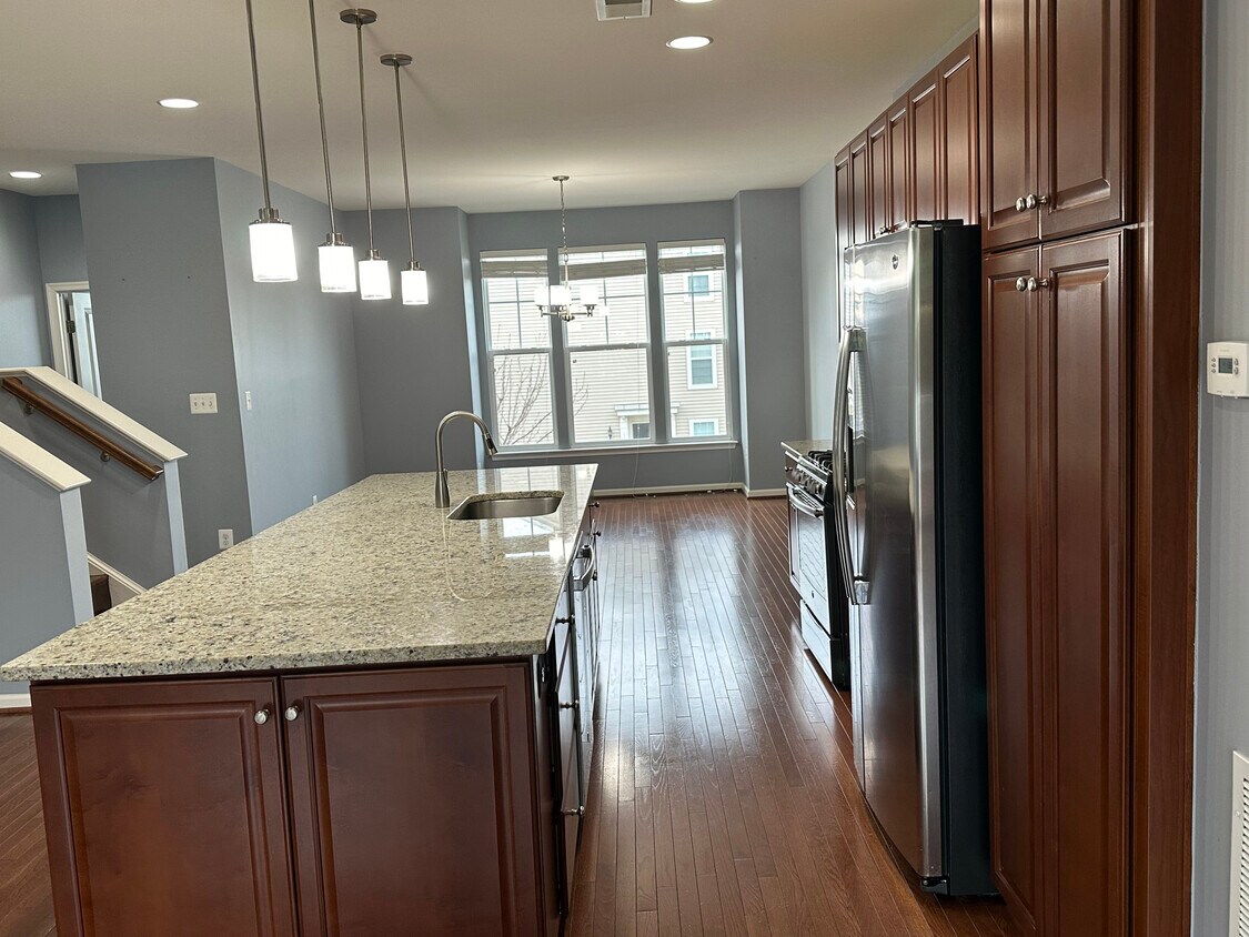 Foto principal - 9127 Balaton Lake Ln