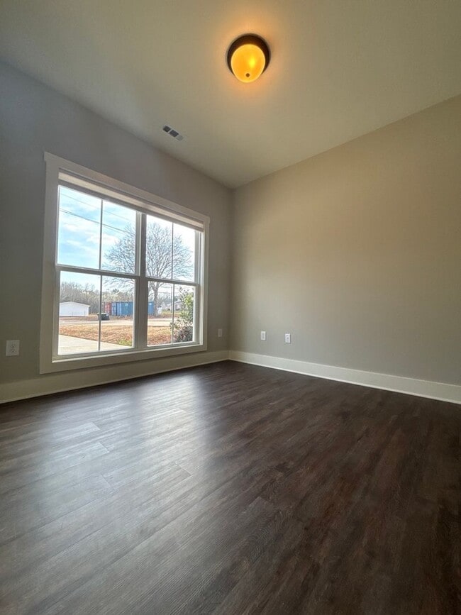 Building Photo - Welcome to 190 Mill!