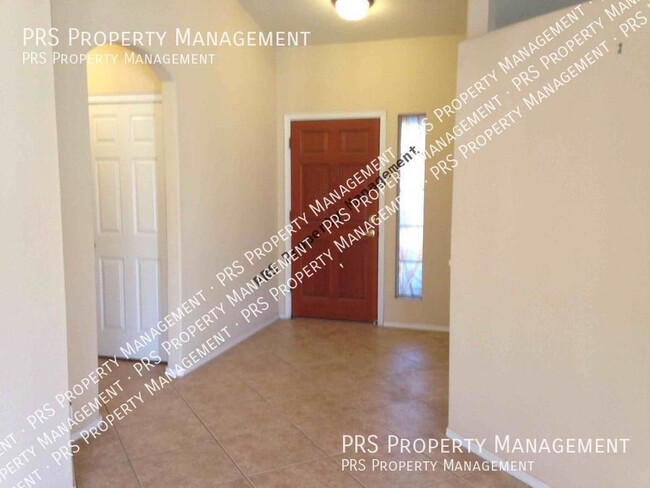 Building Photo - Newly Listed!