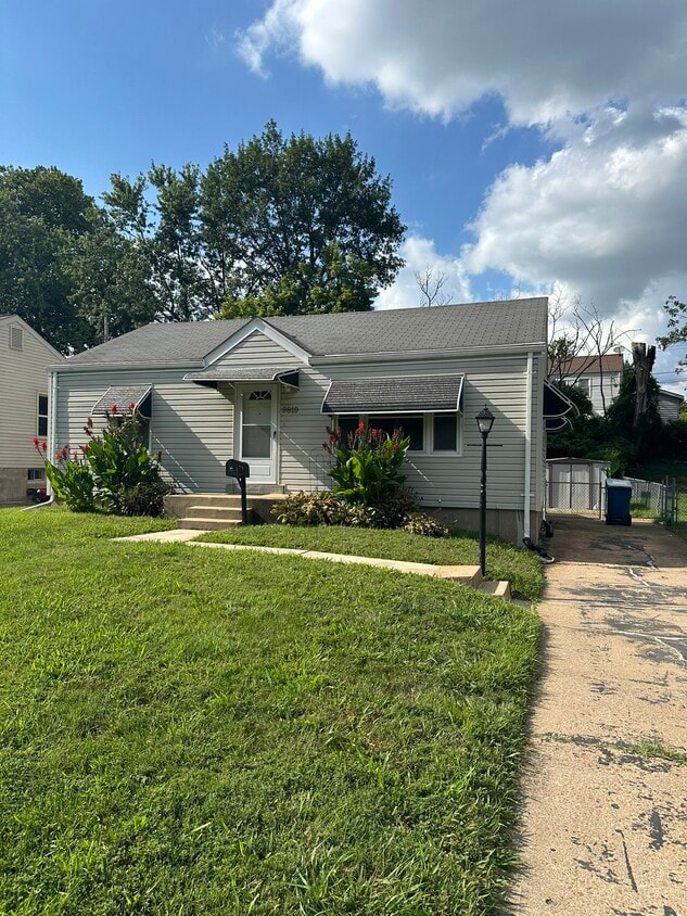 Primary Photo - 9819 Eastbrook Dr