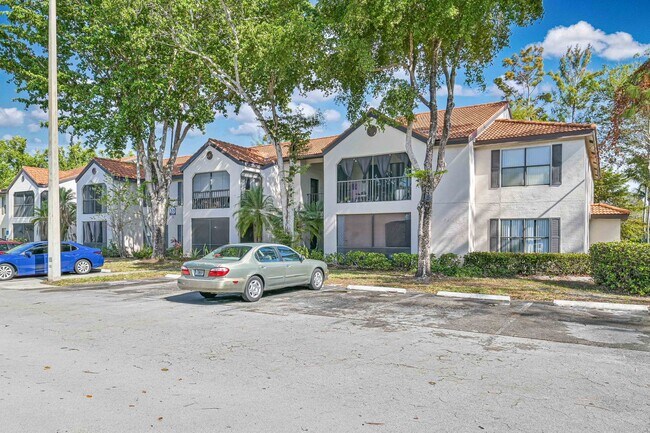 Building Photo - NOW AVAILABLE -  1 Bed 1 Bath Apartment in Naples!