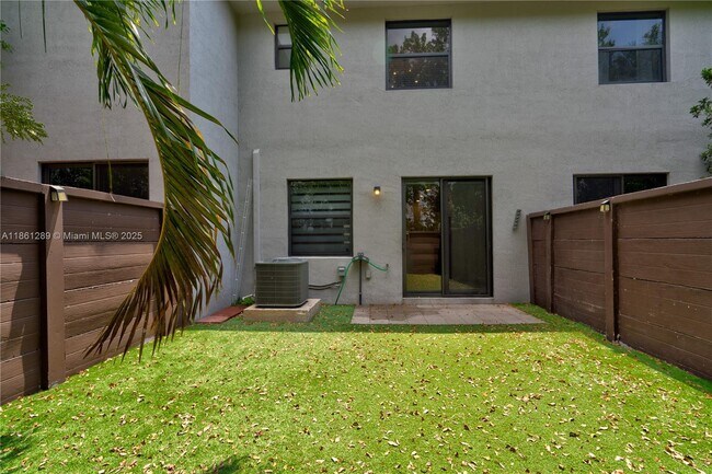Foto del edificio - 15826 NW 91st Ct