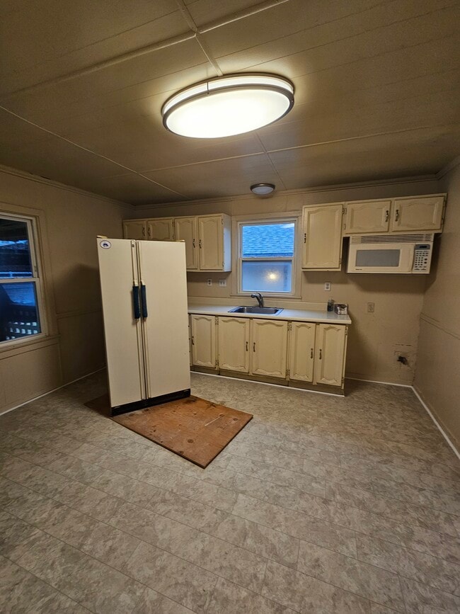 Building Photo - 513 5th St