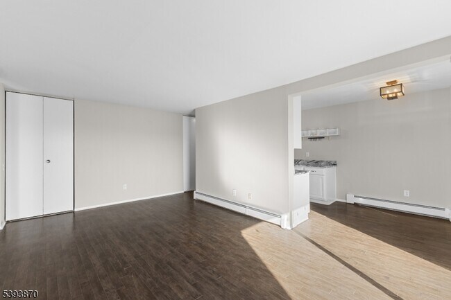 Foto del edificio - 355 River Rd