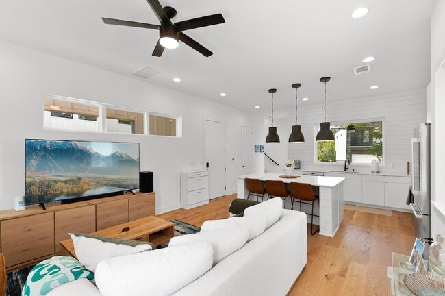 Foto del edificio - 3807 E 51st St