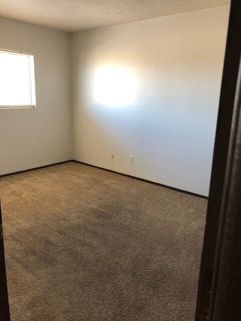 Building Photo - !!MOVE IN SPECIAL!! 2 bedroom Apartment