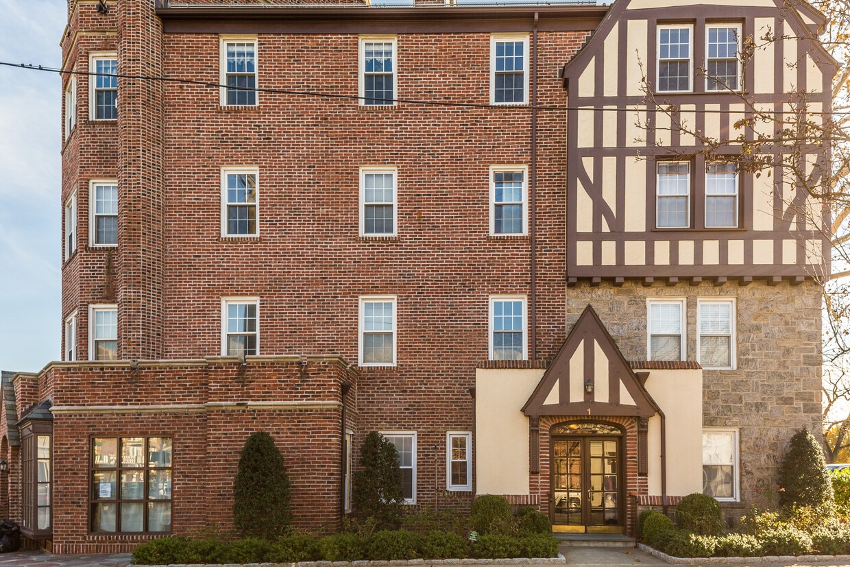 1 Cedar St, Bronxville, NY 10708 Room for Rent in Bronxville, NY