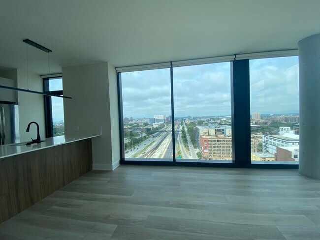 Foto del edificio - 1107 W Van Buren St