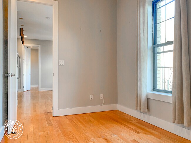 Building Photo - 362 Stockton St