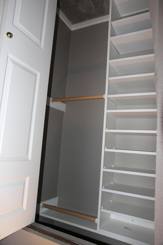 Foto del edificio - 1376 Heatherwood Ln