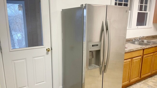 Building Photo - 73-75 Wallingford Ave