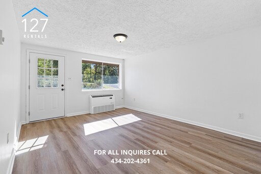 Foto del edificio - Beautifully Renovated 2 Bedroom Apartment ...