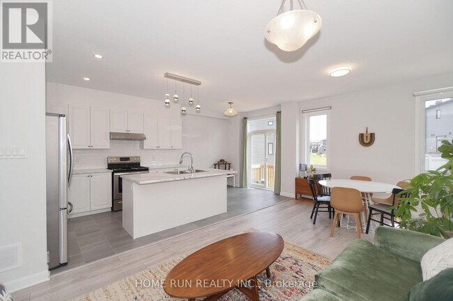 Building Photo - 63 Natare Pl