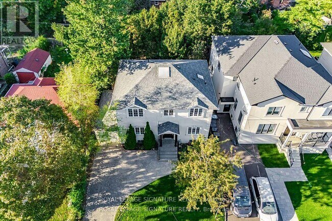 Photo du bâtiment - 114 Fairholme Ave