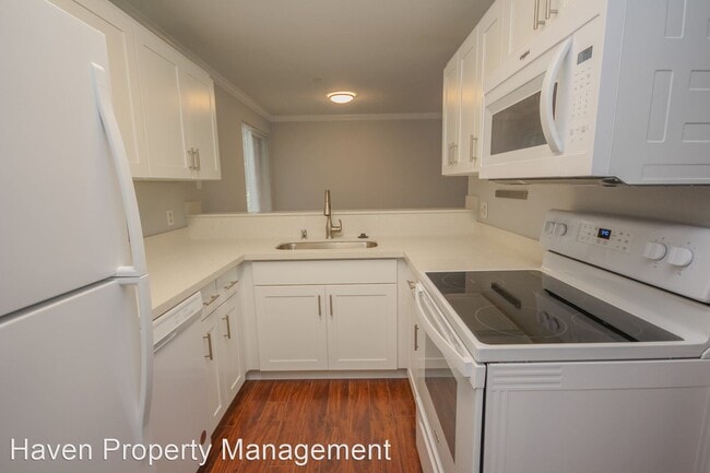 Building Photo - 2 br, 1.5 bath House - 2502 S 317th St #204