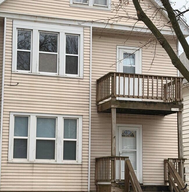 Foto del edificio - 3758 E Edgerton Ave