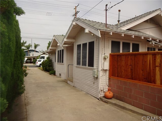 Building Photo - 666 Loma Ave
