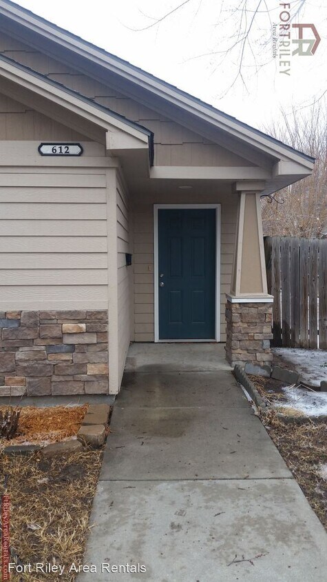 Foto principal - 3 br, 2 bath House - 612 W 8th St.