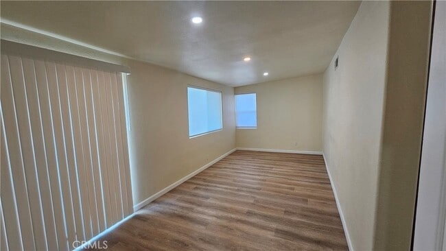 Foto del edificio - 1064 W 31st St