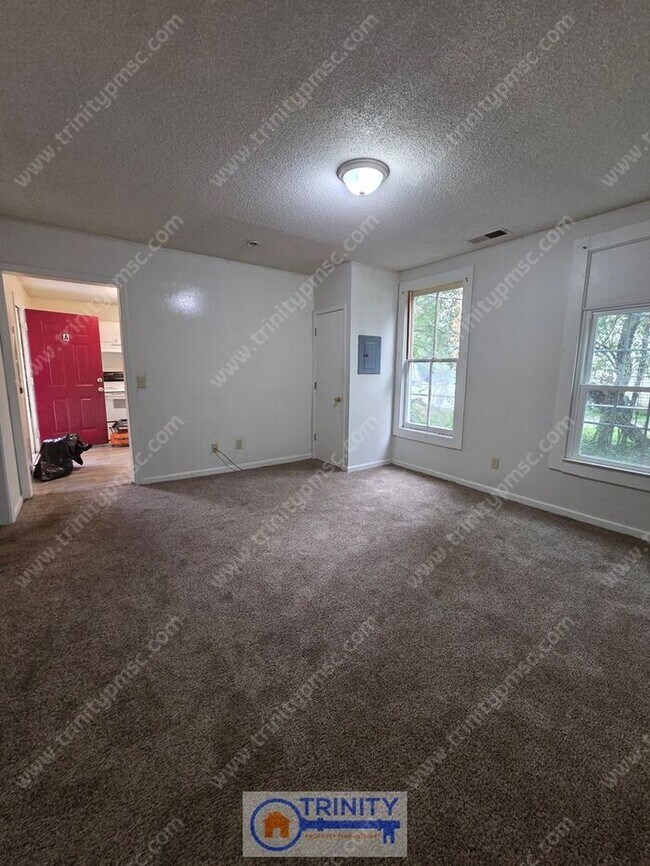 Foto del edificio - Ready and waiting for you! Available NOW!