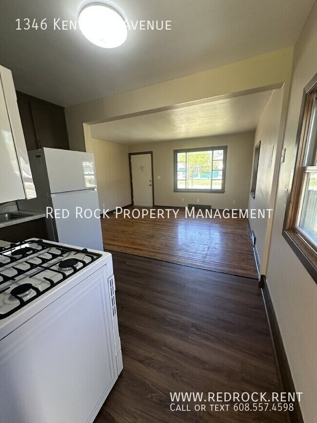 Foto del edificio - 1346 Kenwood Ave