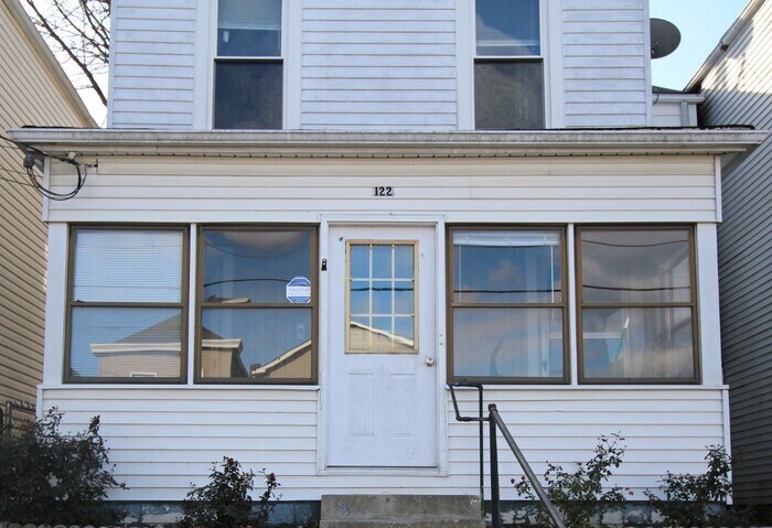 Foto principal - 122 Harlan Ave