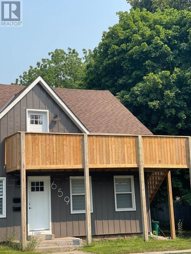 Building Photo - 659 Dolph St N