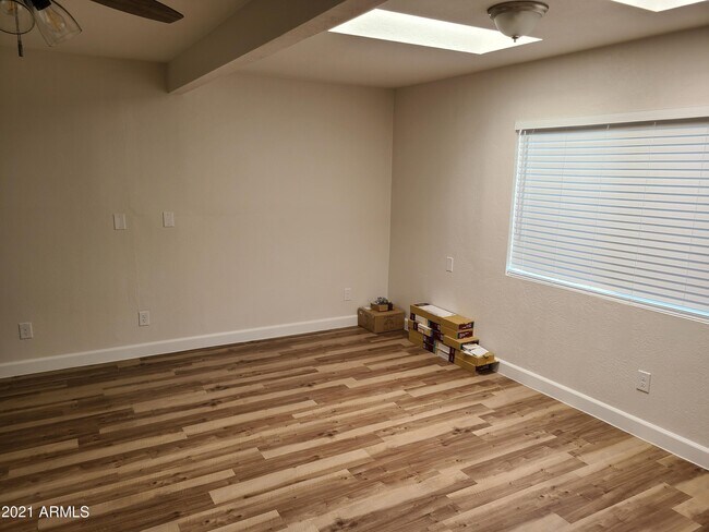 Building Photo - 145 W Wickenburg Way
