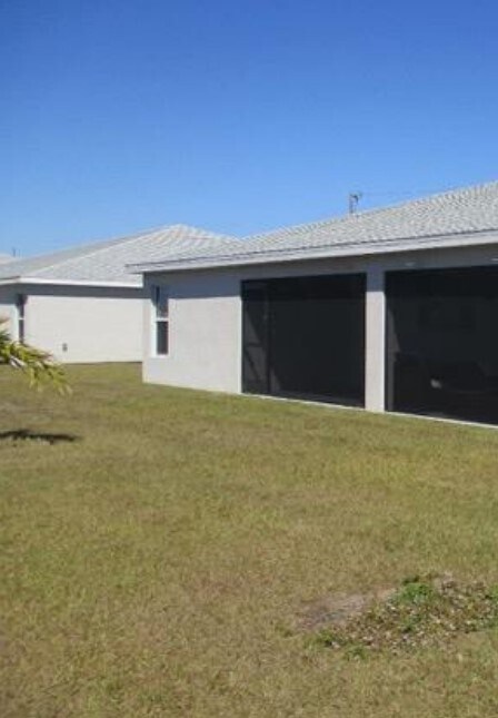 Building Photo - 512 SW 8th Pl