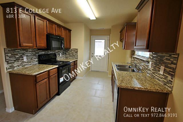 Foto del edificio - 813 E College Ave
