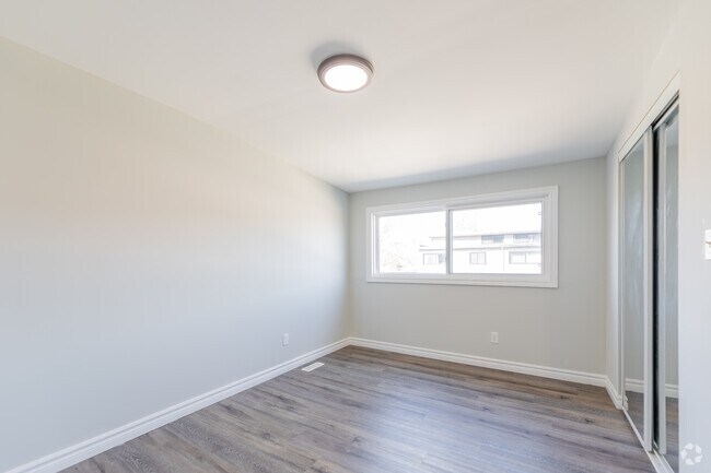 3 chambres, 2 salles de bain - 1 180 m² - Chambre - 240-280 Montmorency