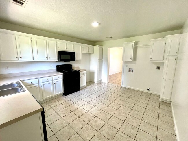 Building Photo - 2 BED / 1 Bath Apartment in Truman.  READY...