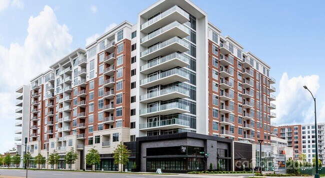 Foto del edificio - 4425 Sharon Rd