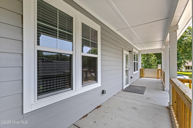 Building Photo - 218 Spring Dr