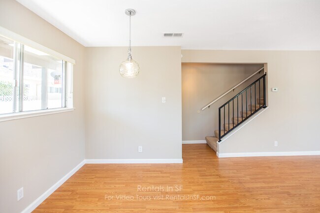 Building Photo - 1222 Maple St