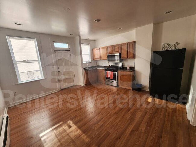 Building Photo - 2765 Chesterfield Ave