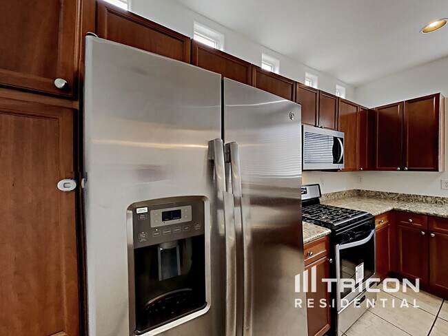 Foto del edificio - 7608 Symmetry Ct