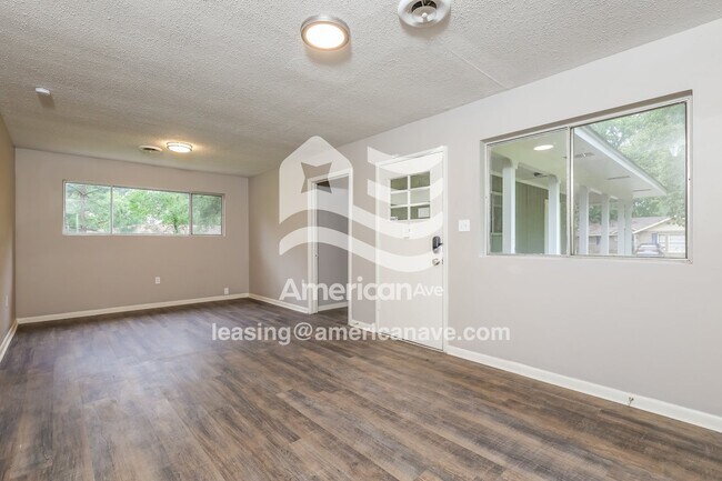 Building Photo - 380 Queen Julianna Ln