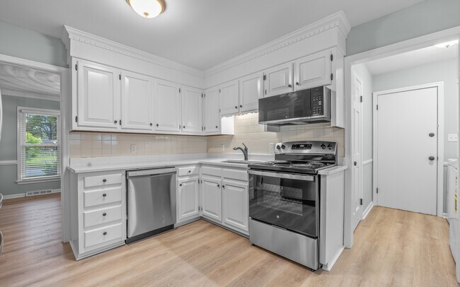 Building Photo - 631 Luray Terrace