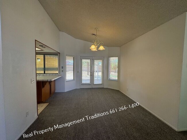 Building Photo - Charming 3 + 2 in East Palmdale home