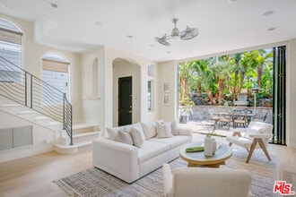 Building Photo - 707 Jasmine Ave